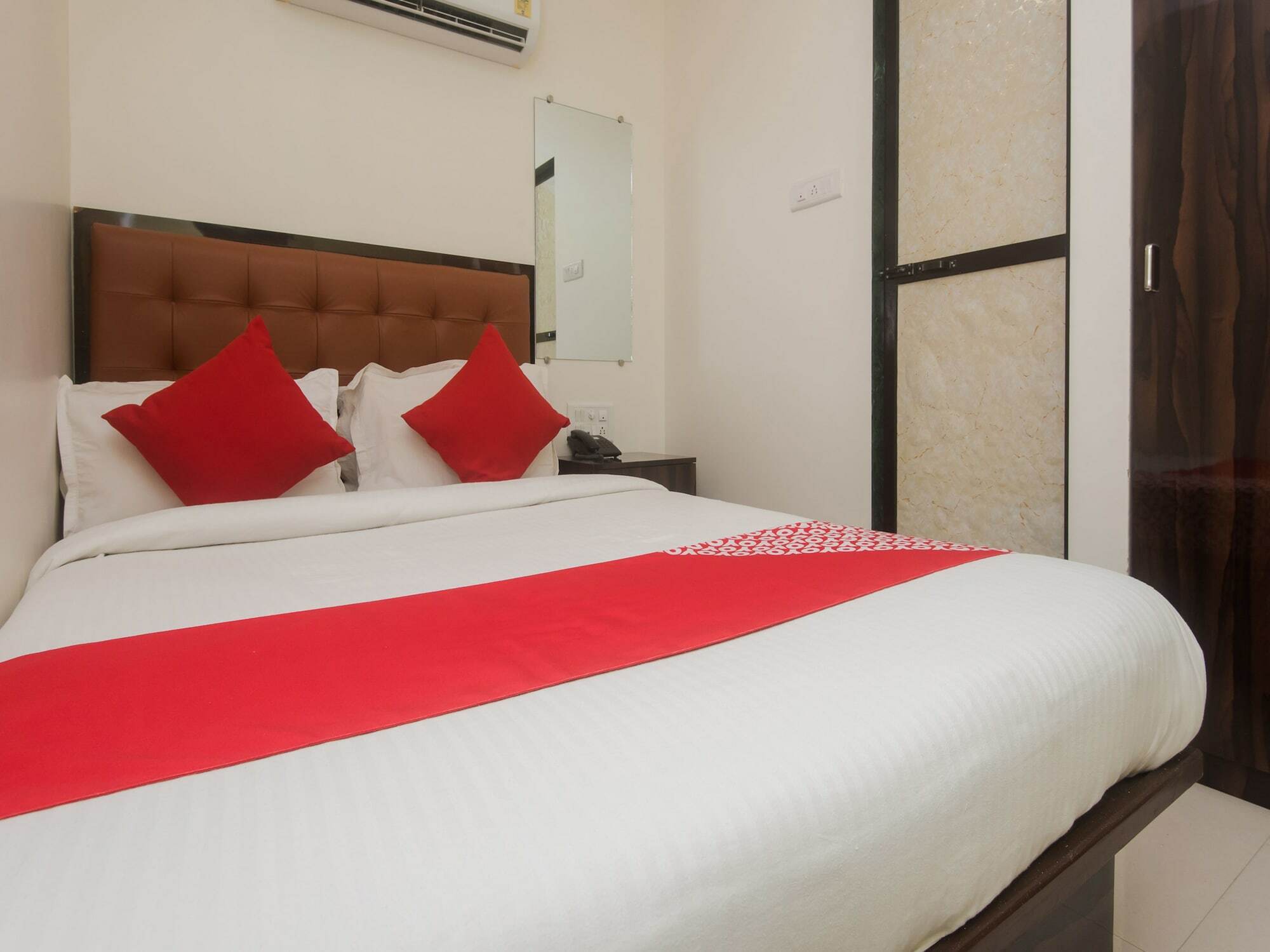 Hotel Mantra Residency Mumbai Exteriör bild